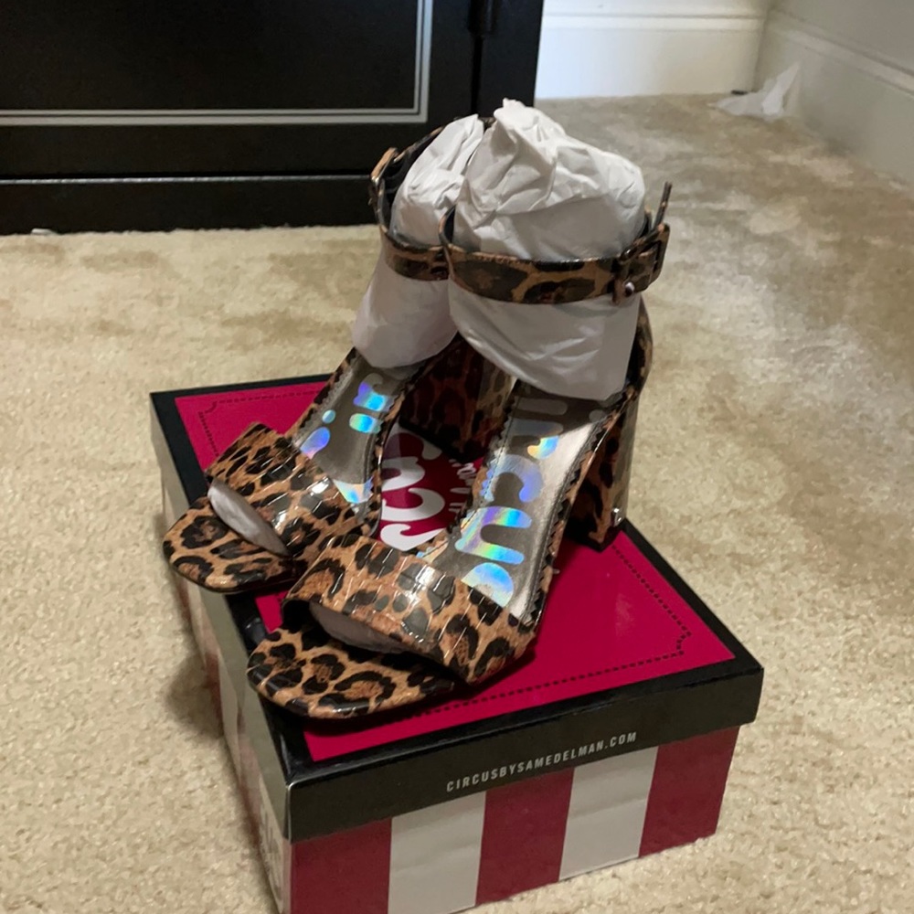 Sam Edelman leopard women’s  shoe size 8